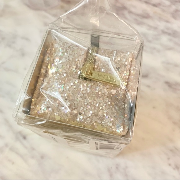 Iridescent Glitter Miniemergency Kit for Bridesmaids - Picture 4 of 7